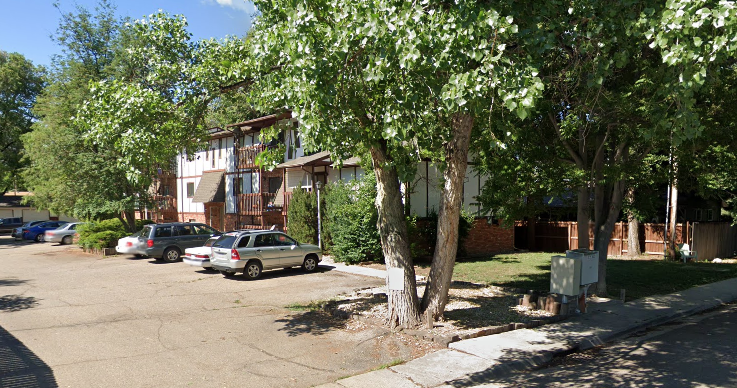 832 W 10th St
