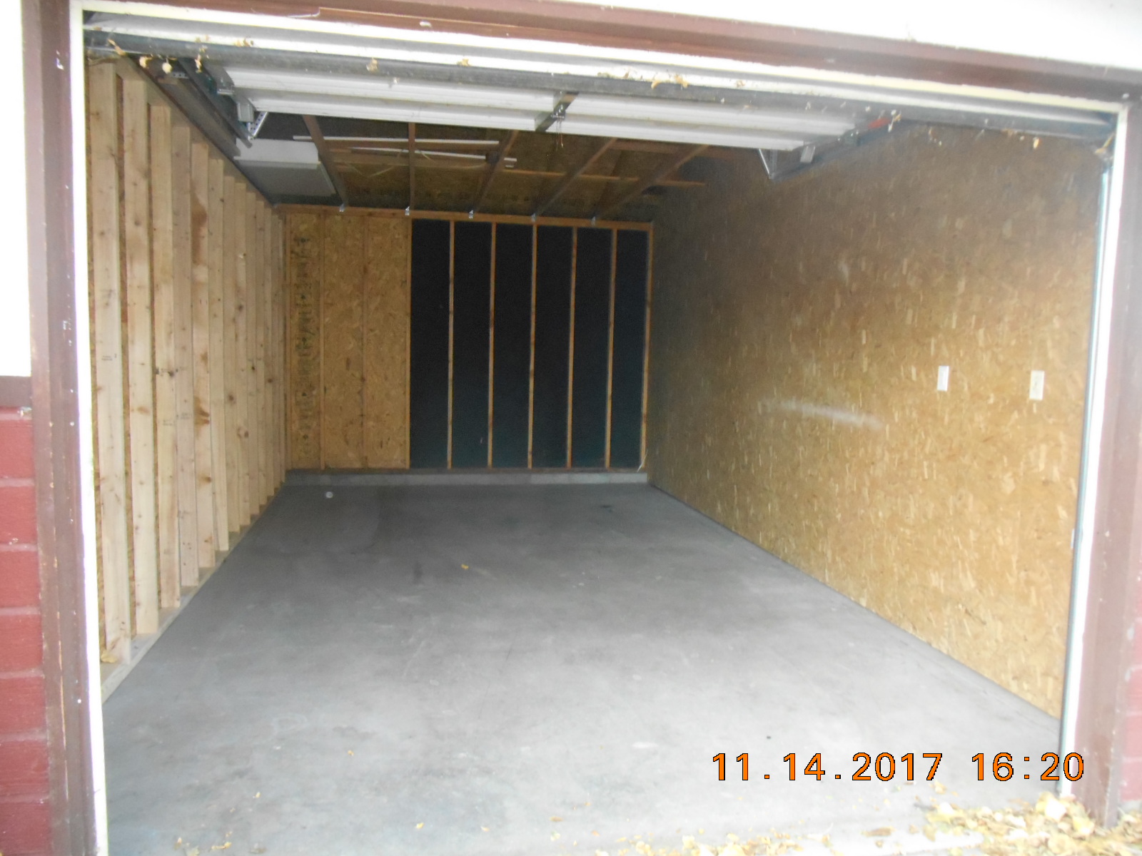 812 W 10th St - Garages